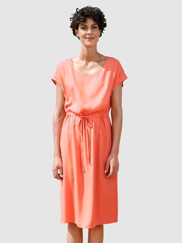 Image of Kleid Dress In Apricot
