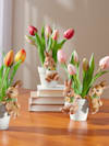 Tulipes dans un pot en céramique