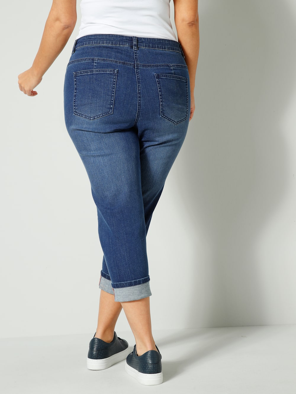 H&M Denim Jeans mit Bindegürtel in Weiß Damen Bekleidung Jeans Capri-Jeans und cropped Jeans 