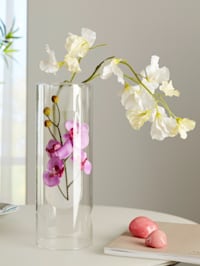 Vase mit Orchideen-Kunstblüte
