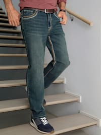 Džínsy v modernom Used-vzhľade