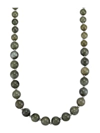 Halsband med burmesisk jade