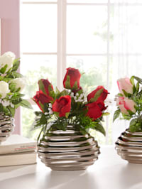 Composition de roses dans un vase