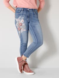Jeans mit Stickerei, Dekosteinchen und Applikationen