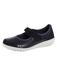 Slip-on shoes with elasticated front panels