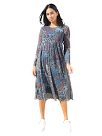 Kleid in modischem Paisley-Muster