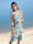 Plážové šaty s modernou potlačou listov
