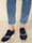 Jeans mit Schmuckperlen am Saum