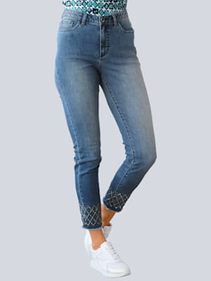 Jeans mit auffallender Rautenstickerei