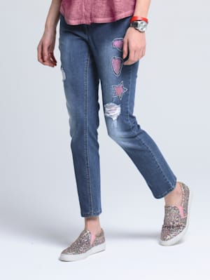 Jeans mit kontrastfarbener Spitze