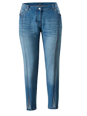 Jeans mit streckendem Schlitz am Saum