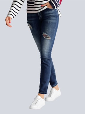 Jeans mit unterlegten Destroyed-Effekten