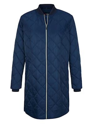Prošívaný kabát s módním stojatým límcem