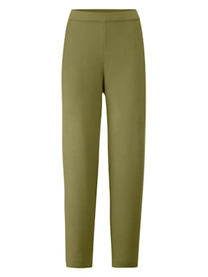 Knitted trousers in an on-trend hue