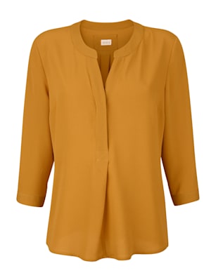 Pull-on blouse made from a light crêpe fabric
