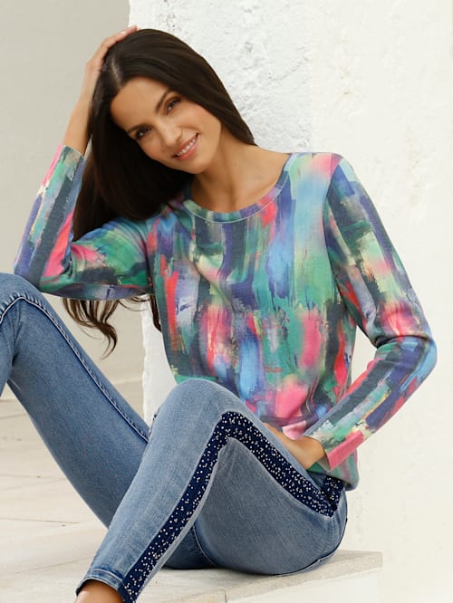 Jumper with a bold print