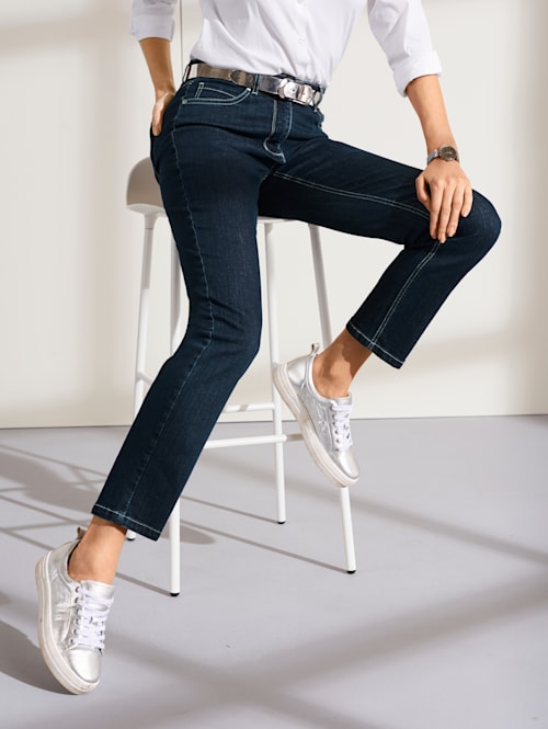 Jeans med broderad logotyp