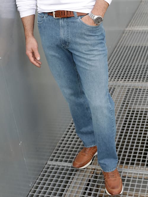 Jeans in modernem Used-Look