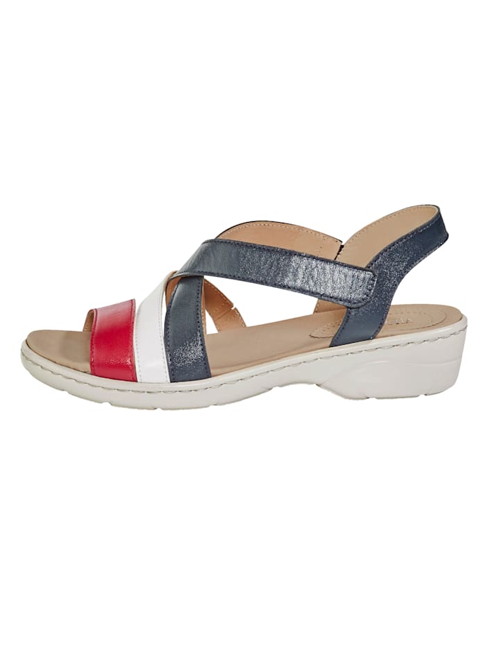 Sandals in classic colours