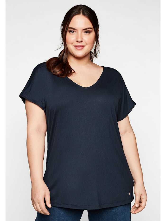 Sheego T-Shirt mit Spitze an Ärmeln und Schulternaht, nachtblau