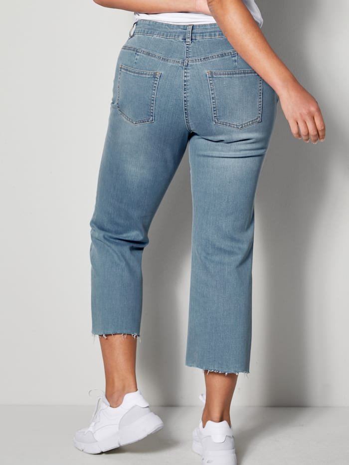 Jeans mit offenem Saum