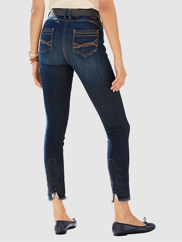 Jeans med trendiga fransar