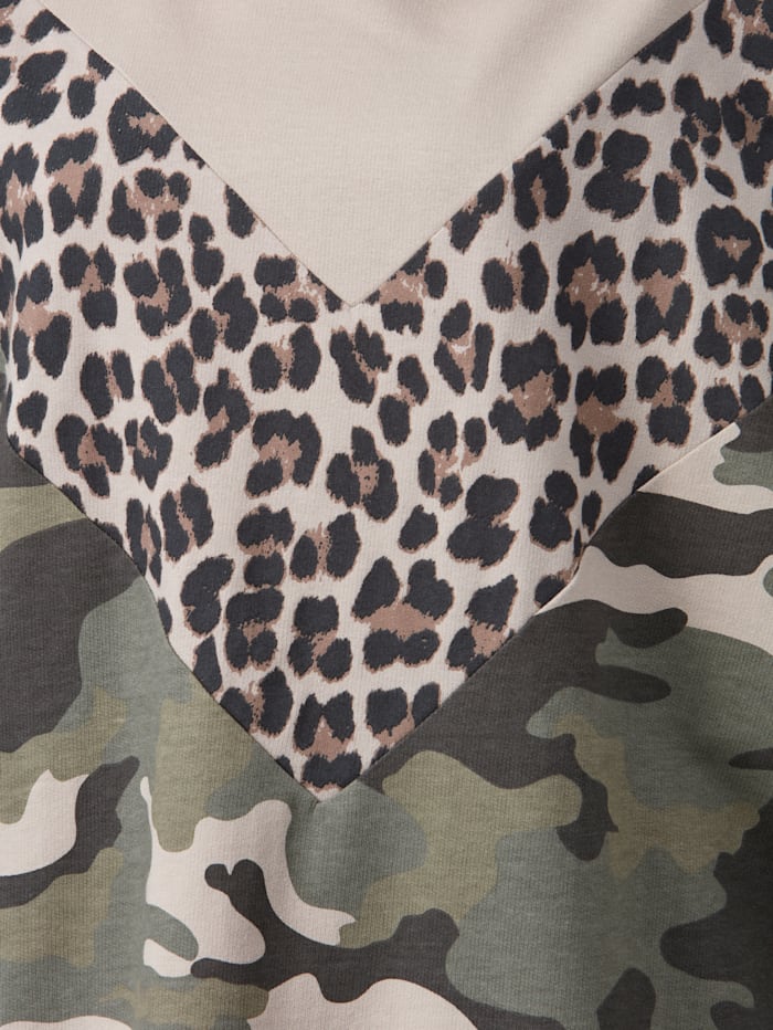 Sweatshirt mit Camouflage- und Leomuster