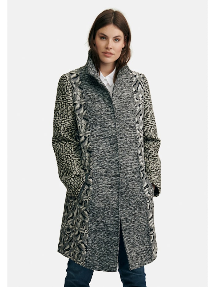 Knee-length coat with stand-up collar