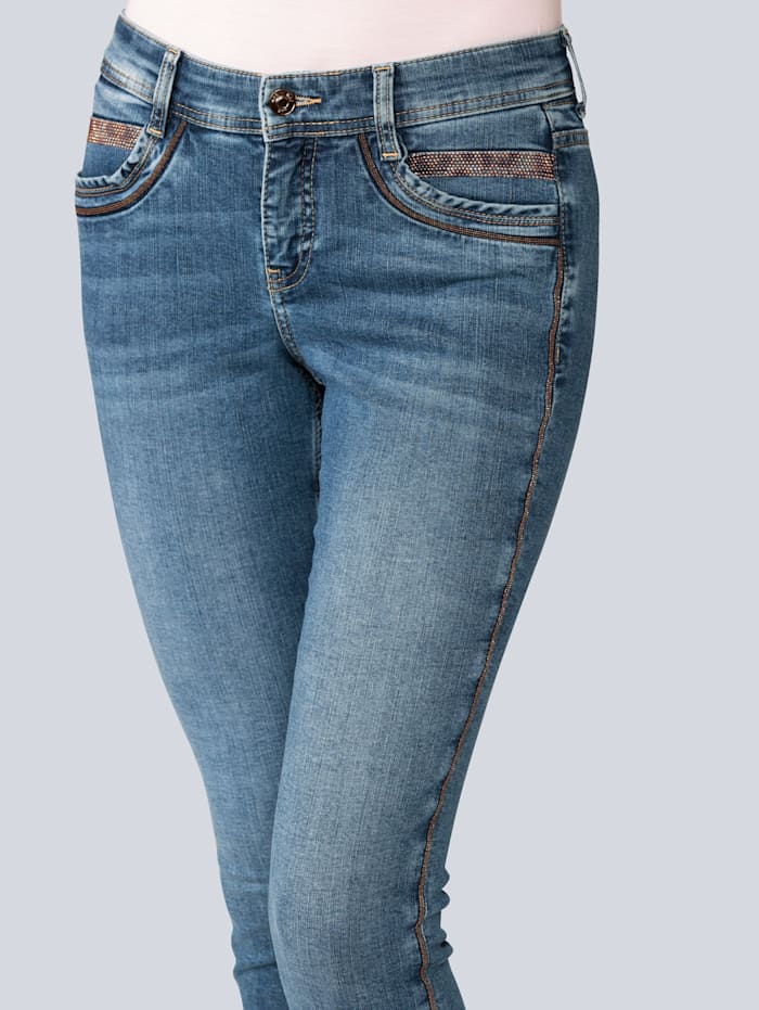 Jeans mit aufwändig verzierter Gesäßtsche im Leo-Dessin