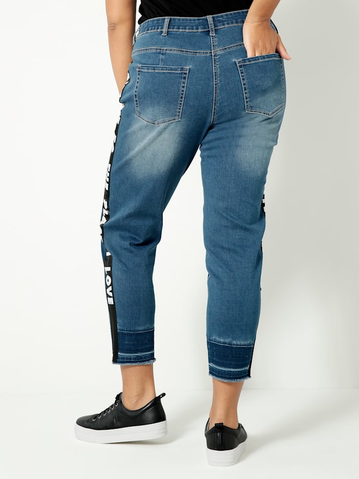 Jeans met modieus tape opzij