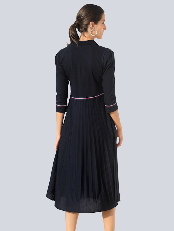 Šaty s plisovanou sukní