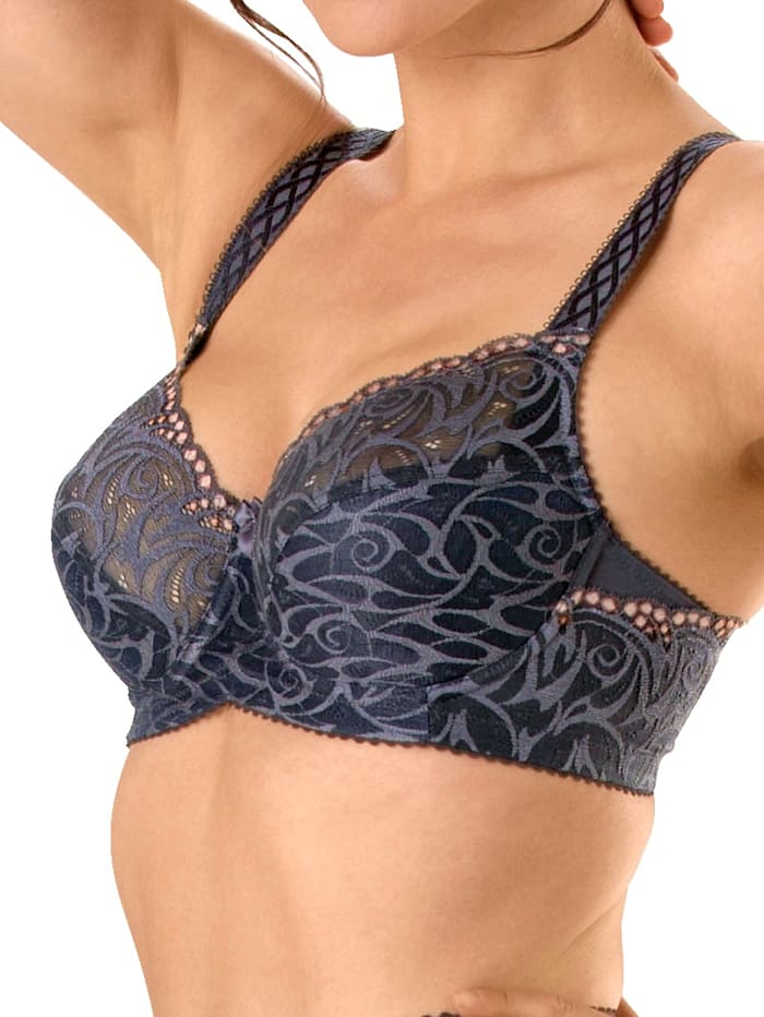Underwire bra with lace