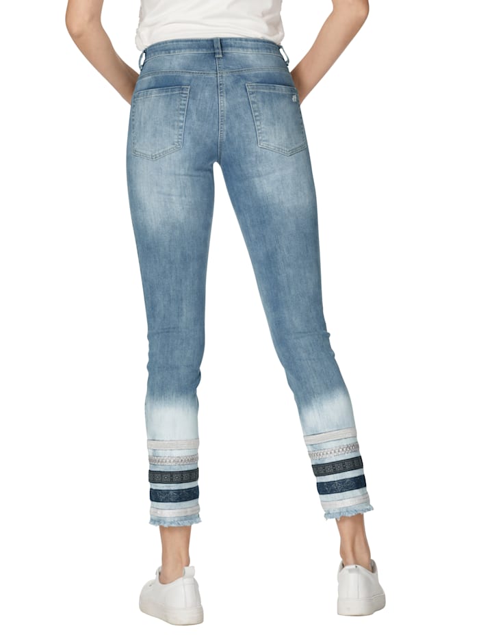 Jeans mit Streifen am Saum