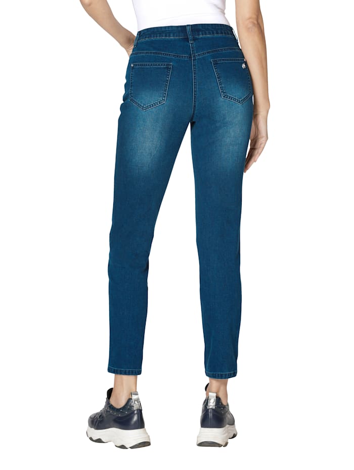 Jeans in Girlfriend-style
