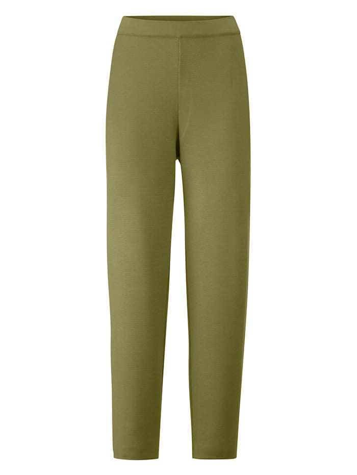 Pletené kalhoty v módní trendové barvě