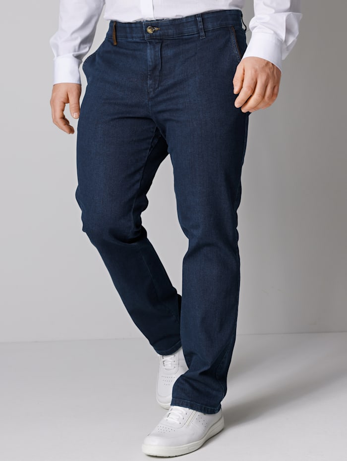 Boston Park Jeans in Straight Fit-model, Dark blue