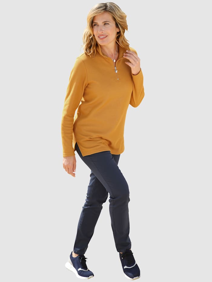 Sweatshirt in trendy basic model